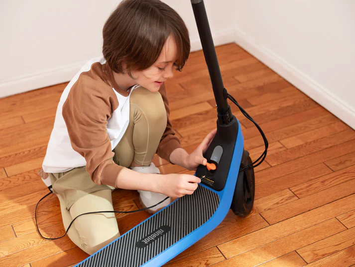 C2 Lite Segway-Ninebot Electric KickScooter (Blue) - Image 5