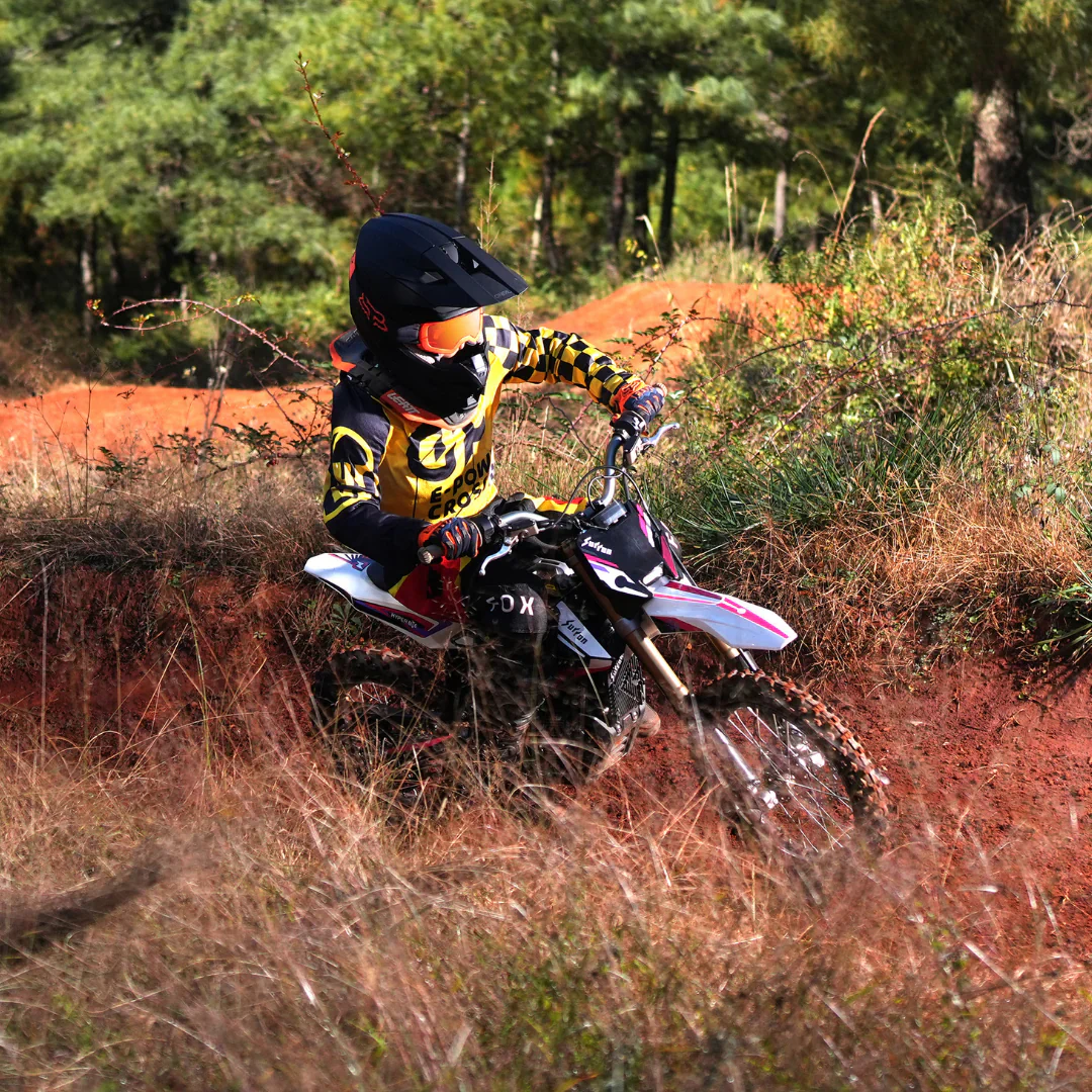 SurRon Hyper Bee Youth Off Road Motorbike - Image 7