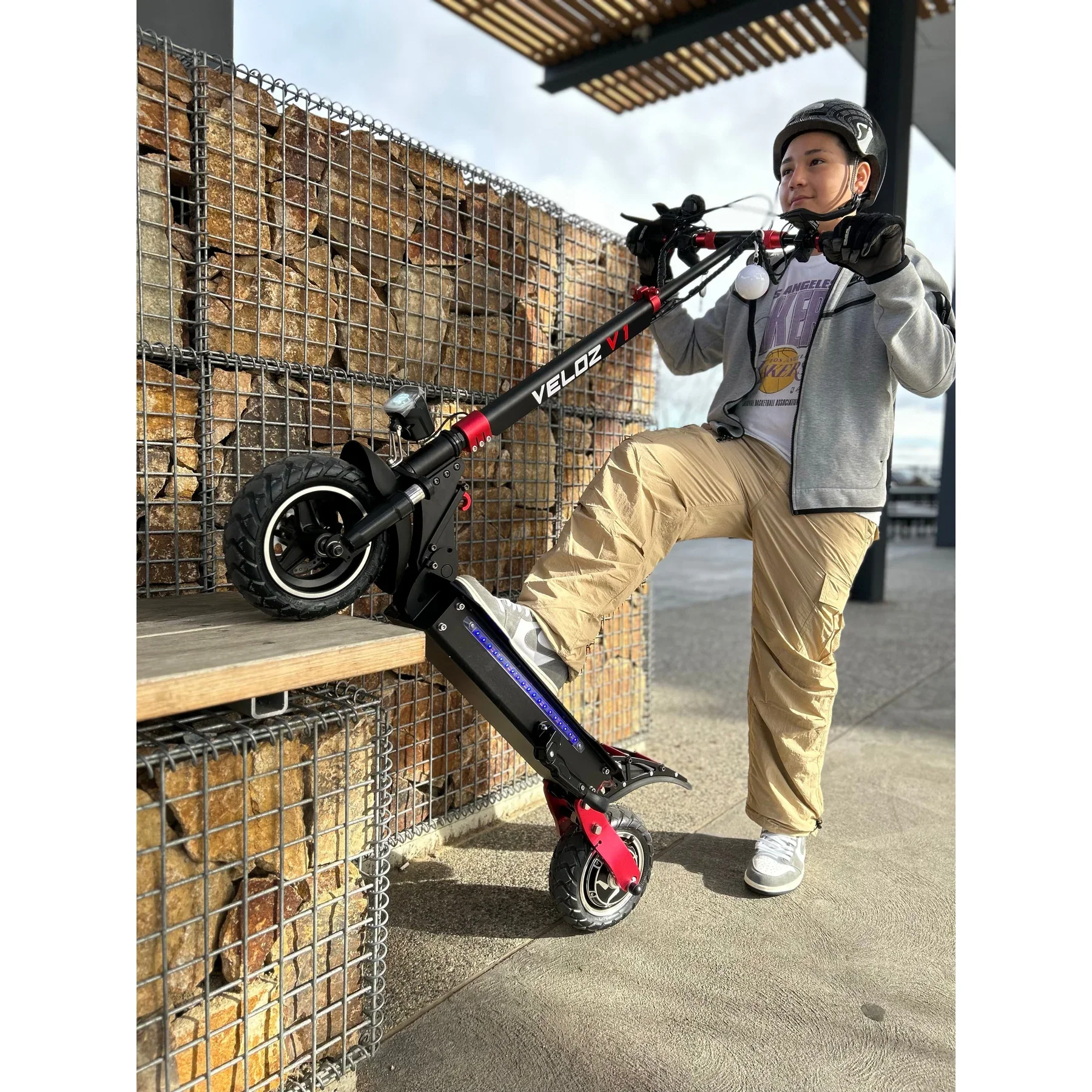 VELOZ V1 ELECTRIC SCOOTER 1200W KEYLOCK PUCNTURE PROOF TYRE + APP - Image 11